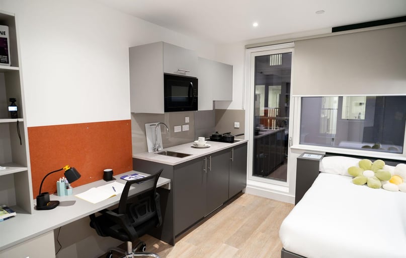 Kennington Lane, London - Image 1